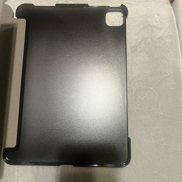 NWT IPad Pro 11 Cover Black new in the box. - Picture 6 of 7